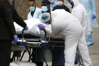 EU supera los 2.2 millones de contagios de COVID-19; pico de la pandemia se traslada a la Costa Este