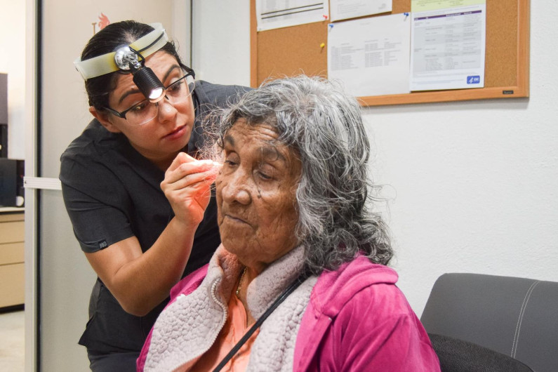 Brinda Gobierno Municipal exámenes auditivos gratuitos