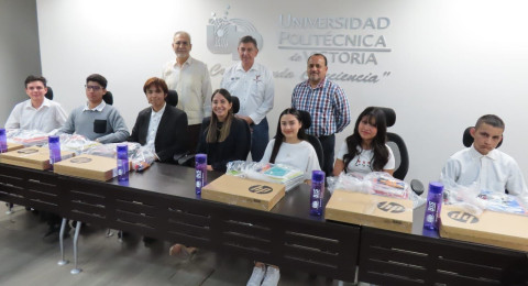 Entrega UPV becas de excelencia a estudiantes de nuevo ingreso