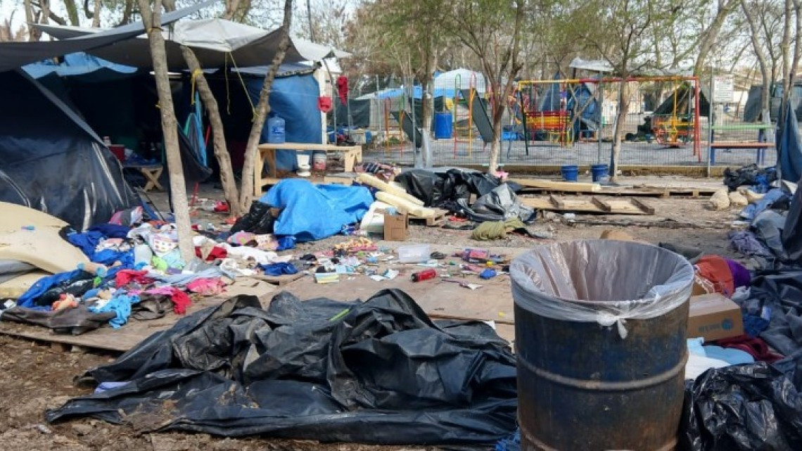 Retiran hasta 100 toneladas de desechos en el área que ocuparon los migrantes