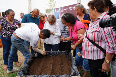 Arranca taller de huertos urbanos en la Casa Club del Adulto Mayor del DIF
