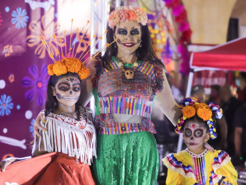 Disfrutan cientos de familias Festival de la Catrina 