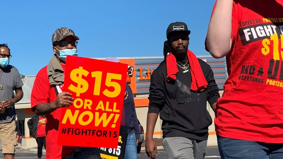 Empleados de McDonald’s van a huelga por agresión sexual en restaurantes