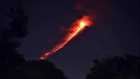 El volcán de Fuego de Guatemala entra en erupción