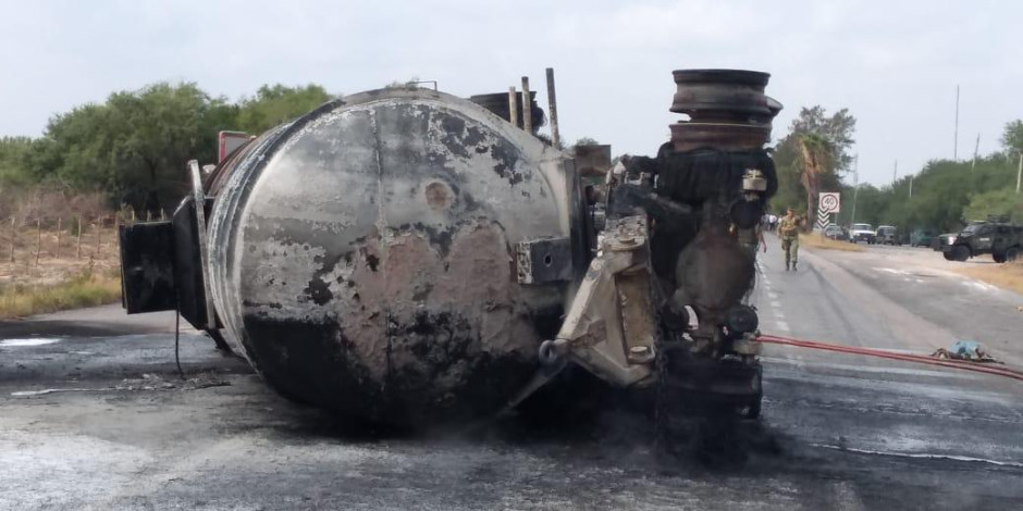 Cierran carretera a Matamoros por explosión de pipa
