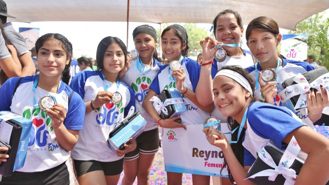 Entregan premios del Torneo de Fútbol “DIF Te Quiere Bien”