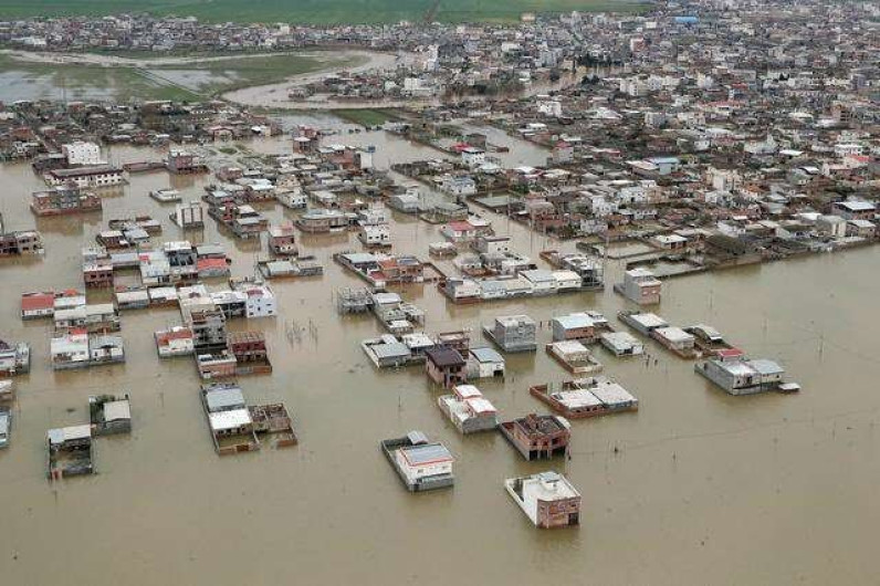 Evacúan a miles de iraníes en riesgo por fuertes lluvias e inundaciones