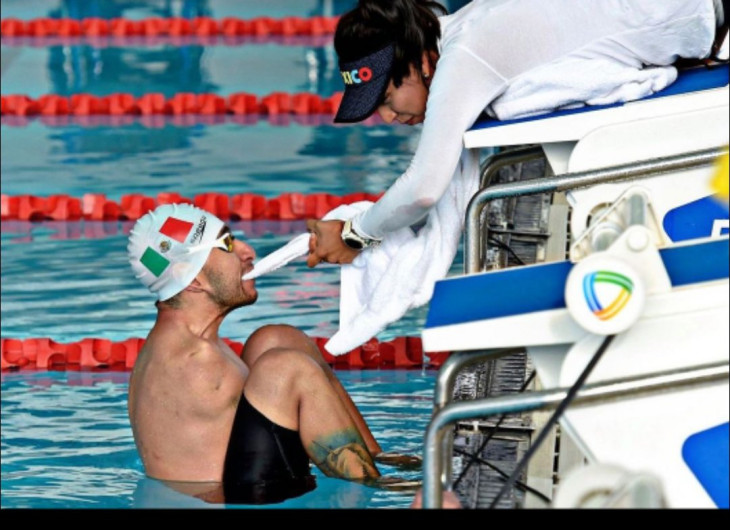 Conoce a Francisco Martínez García, nadador y gamer mexicano sin brazos