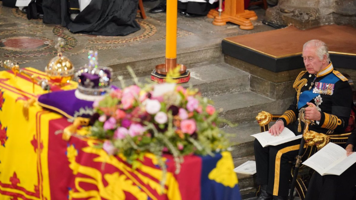Funeral de la reina Isabel II: El féretro es trasladado al Castillo de Windsor 