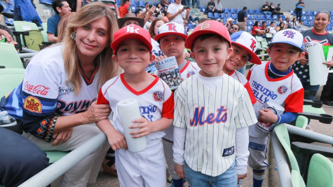 Llenan aficionados encuentro beisbolero en Reynosa 