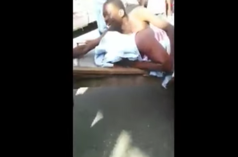 Quedan enganchados mientras tenían relaciones