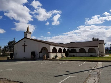 Fallecen dos personas durante ataque en Iglesia en California