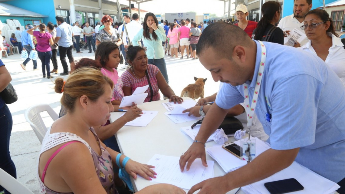 Ayuntamiento lleva apoyo a Hacienda Las Bugambilias