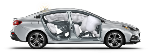 Trump amenaza a GM con 'impuesto fronterizo' por fabricar en México el 'Chevy Cruze'