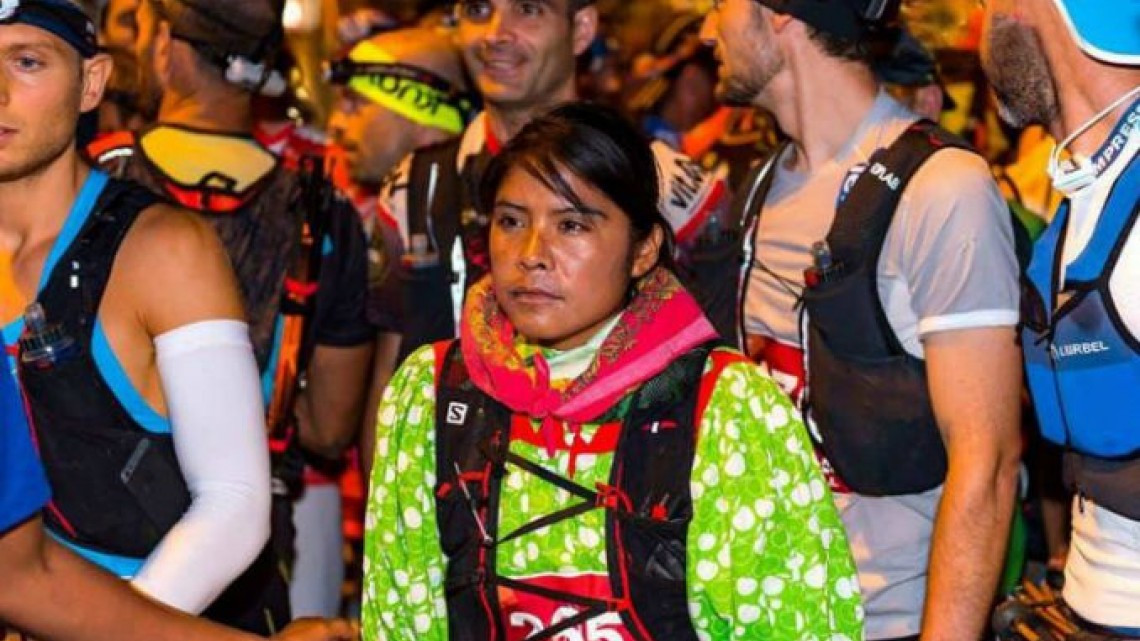 Rarámuri Lorena Ramírez obtiene el tercer lugar en ultramaratón europeo