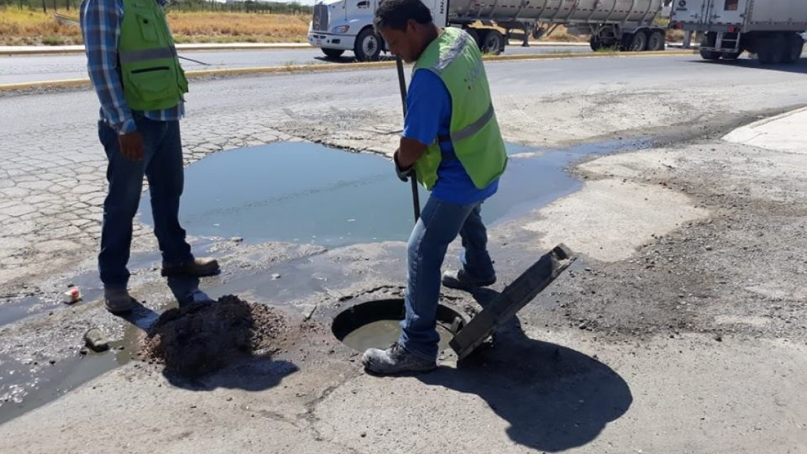 Comapa trabaja con equipo vactor