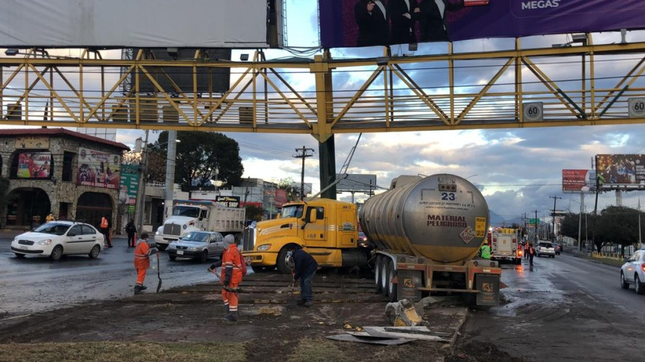 Conductor choca por estar transmitiendo en vivo