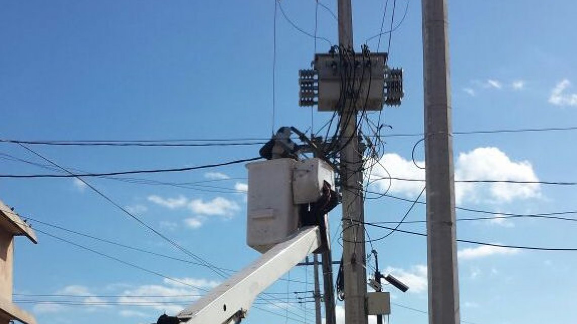 Instala Servicios Primarios 40 nuevas luminarias