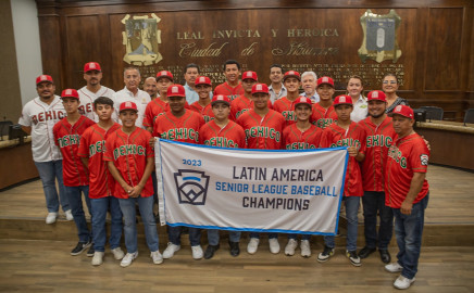 Reconocen a los Peloteritos campeones Latinoamericanos de la Matamoros A.C.
