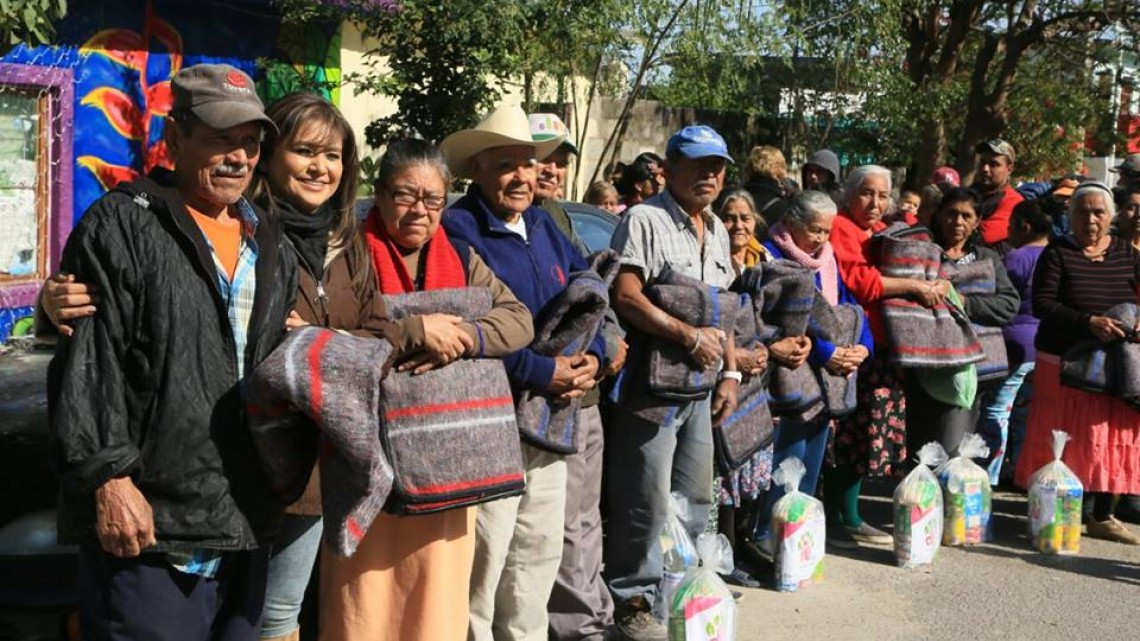 Entrega DIF Tamaulipas despensas y cobertores