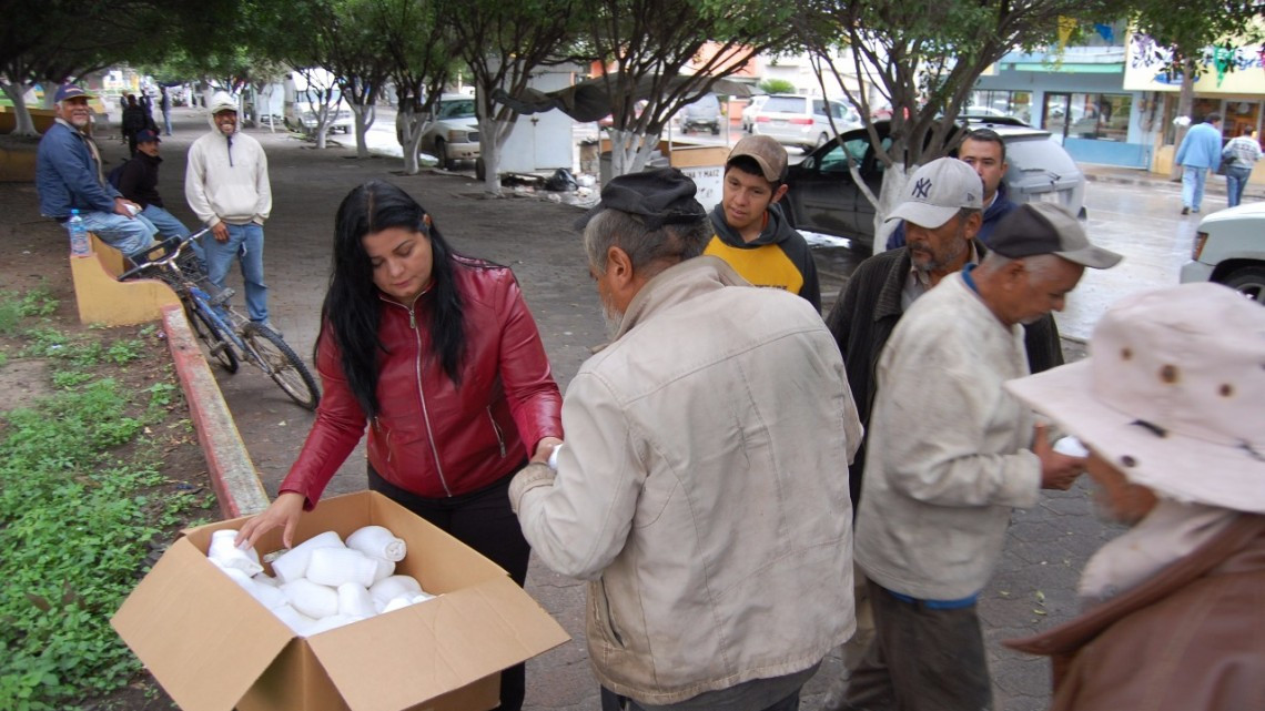 Dona DIF Río Bravo prendas de invierno