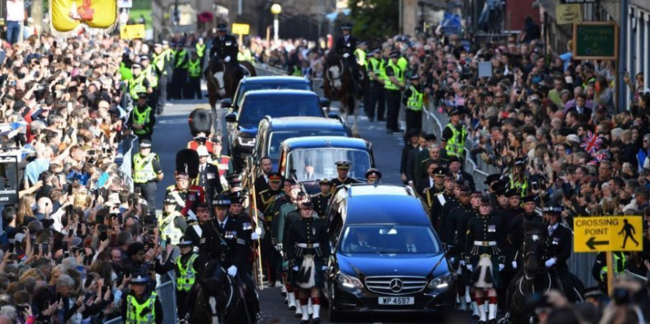 Reina Isabel ll es velada en Edimburg; ferétro permanecerá hasta mañana