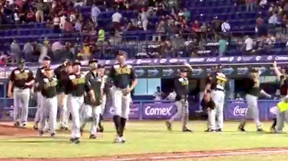 Pericos se impone 7-2 a Acereros y se lleva la serie del estadio Monclova