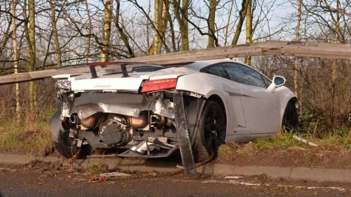 'Chiquito' Romero choca su Lamborghini cerca del predio del Manchester United