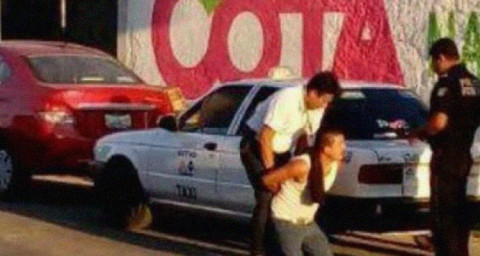 Detienen a hombre con credenciales de elector