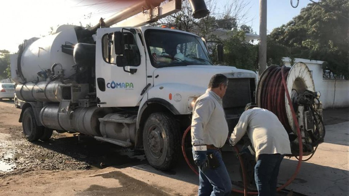 Comapa trabaja con equipo vactor