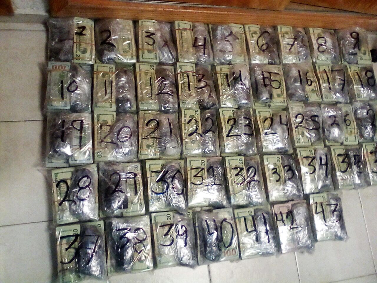 Decomisan casi 1 millón de dólares en autobús de pasajeros procedente de Reynosa