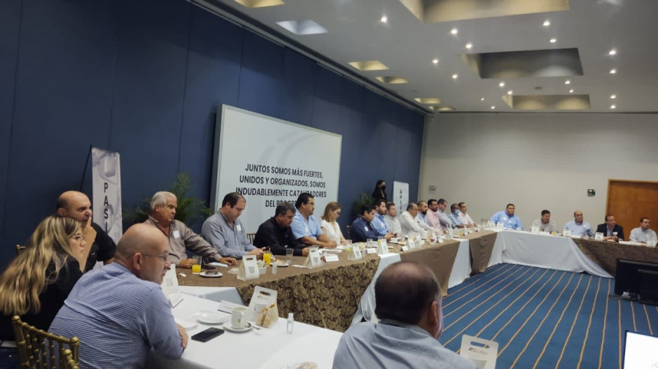 Asociación de Transportistas se reúnen para informar sobre los avances que han logrado en Nuevo Laredo 