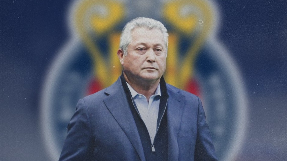 Presenta Chivas a Víctor Manuel Vucetich como su nuevo DT