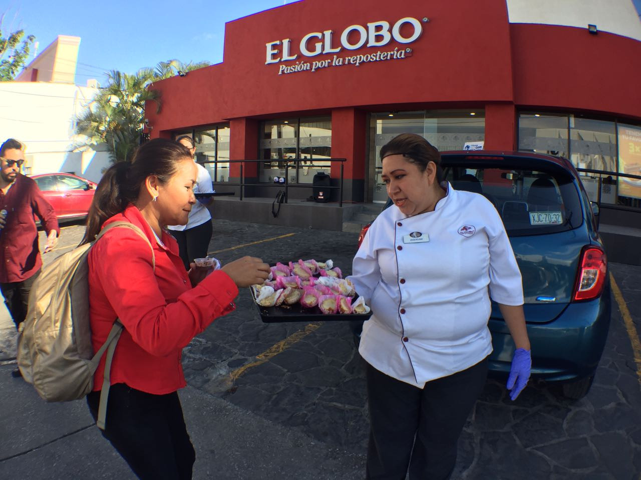 Pastelería El Globo consiente a sus clientes