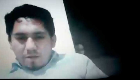 Captan a "fantasma" detrás de un profesor que impartía clase en línea