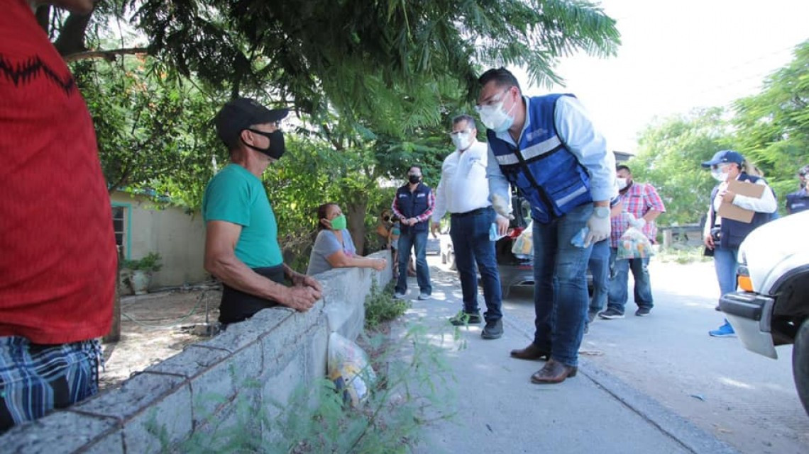 Entregan artículos de higiene y canasta básica a familias de Reynosa 