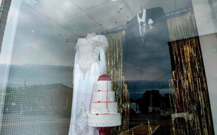 Boda en EU deja al menos 7 muertos y más de 170 infectados de COVID-19