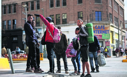 Abrirá EU centros para migrantes en Colombia y Guatemala