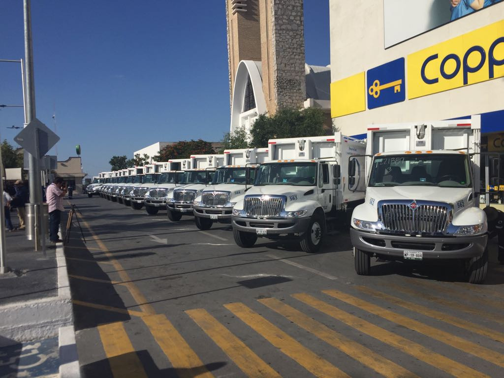 Pone Maki en operación 23 camiones nuevos de basura