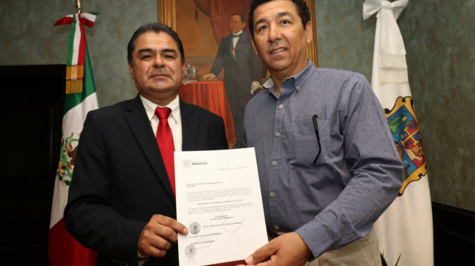 Toma alcalde protesta a Marco Hernández Acosta como titular de SEDUE   