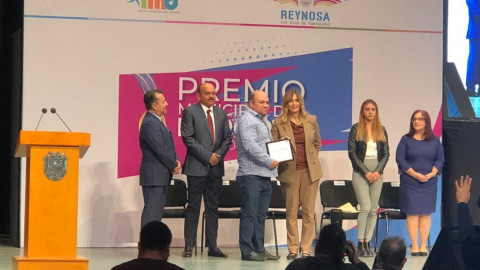 Otorgan Premio Municipal al Deporte