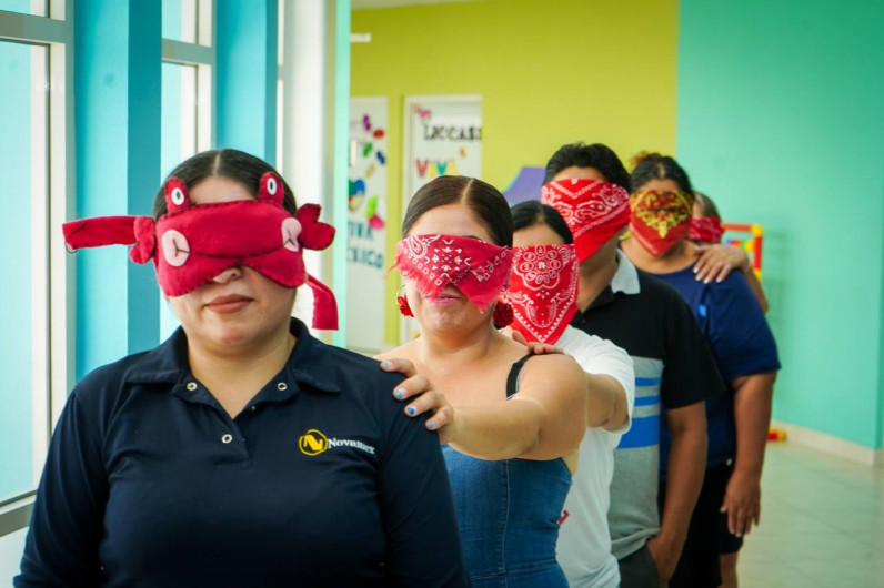 Padres de familia viven experiencia de empatía en el centro de autismo del DIF Nuevo Laredo
