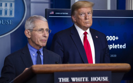 Trump critica a Fauci y a “todos los que manejan el COVID-19" 