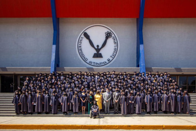 Entrega Rector de la UAT cartas a egresados de Trabajo Social, Psicología y Nutrición 