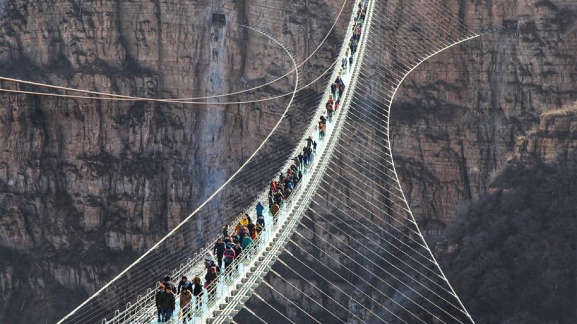 El puente de vidrio más largo del mundo 