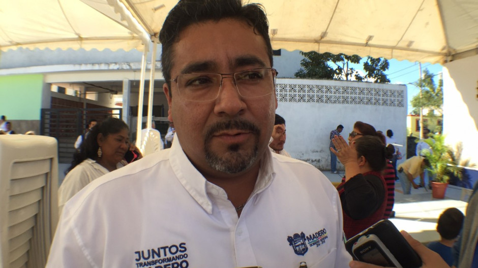 Desasolvan canales y lagunas de Madero