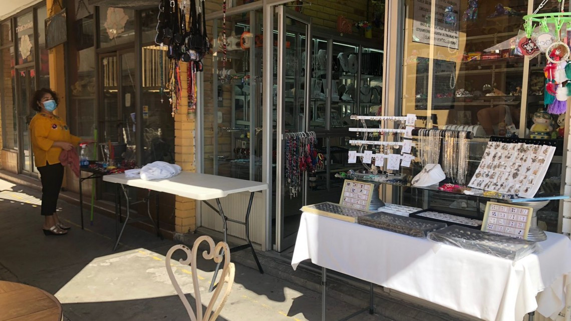 Sin ventas, agonizan artesanos del mercado Maclovio Herrera en Nuevo Laredo 