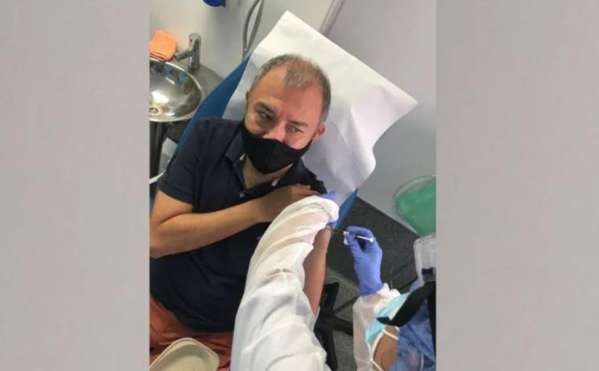 Ernesto Herrera, el primer mexicano que se vacuna contra el COVID-19