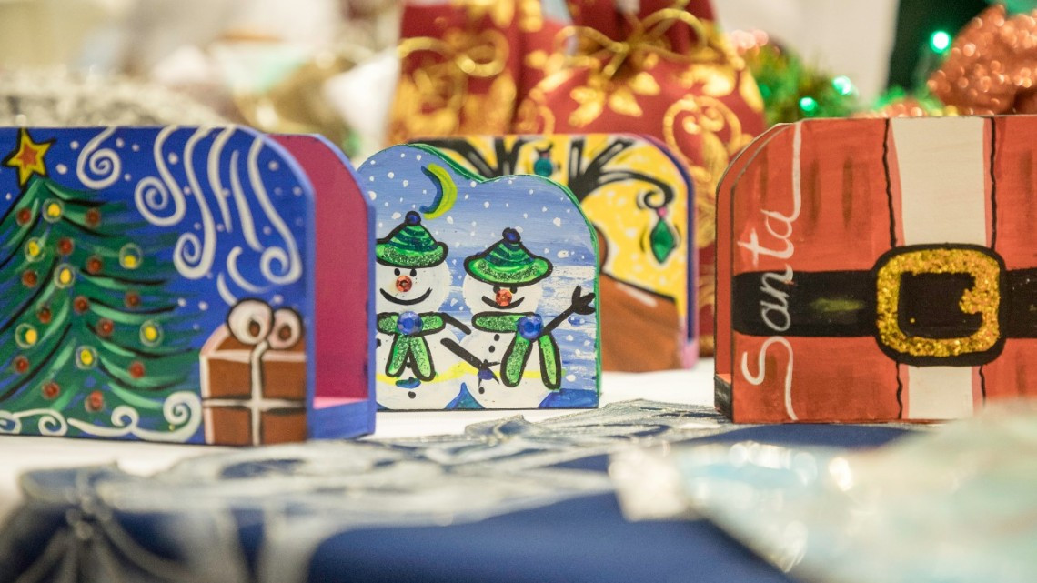 Inaugura DIF Segundo Bazar navideño 