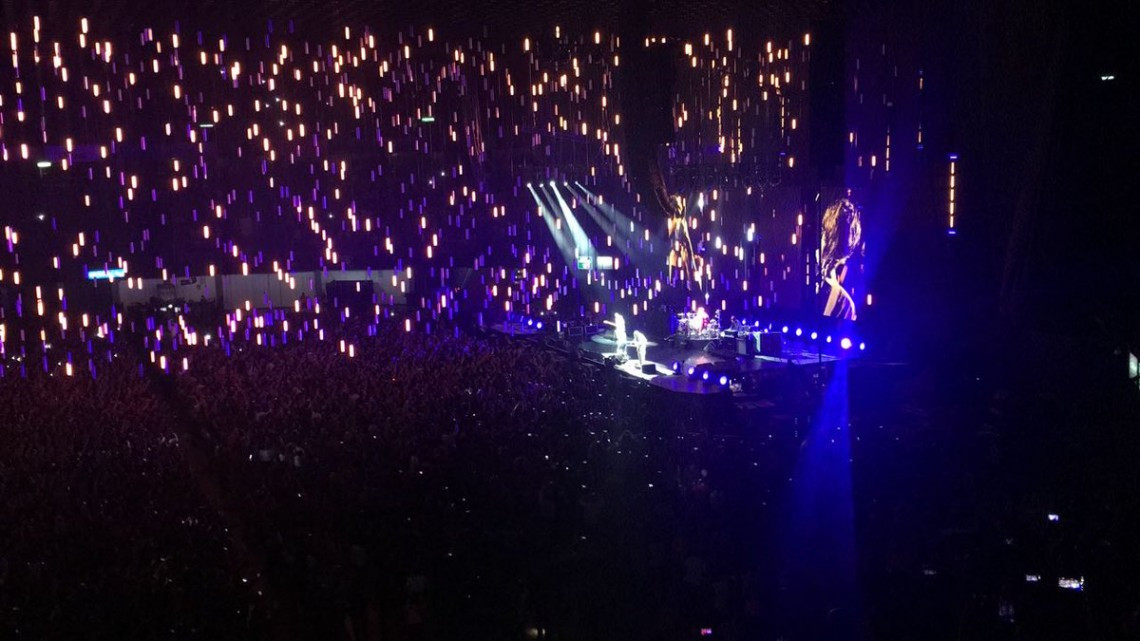 Red Hot Chili Peppers rinde homenaje a héroes del sismo